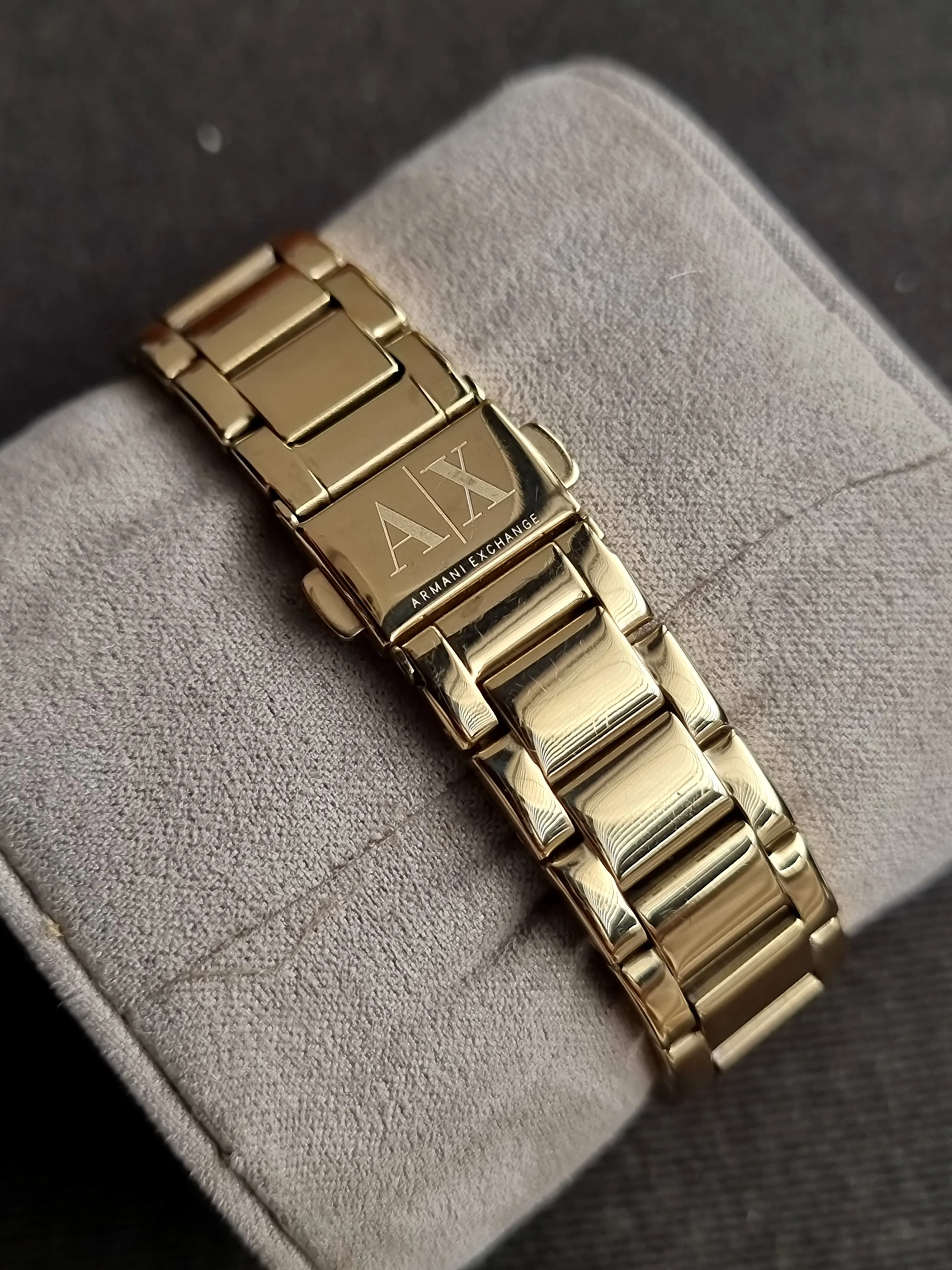 Armani Exchange Ladies Watch golden Casing Quartz Watch - Image 4