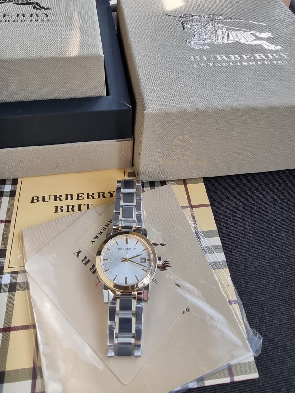 BURBERRY Silver Dial Two-tone Silver and Gold-tone Bracelet Ladies Watch BU9115 - Image 4