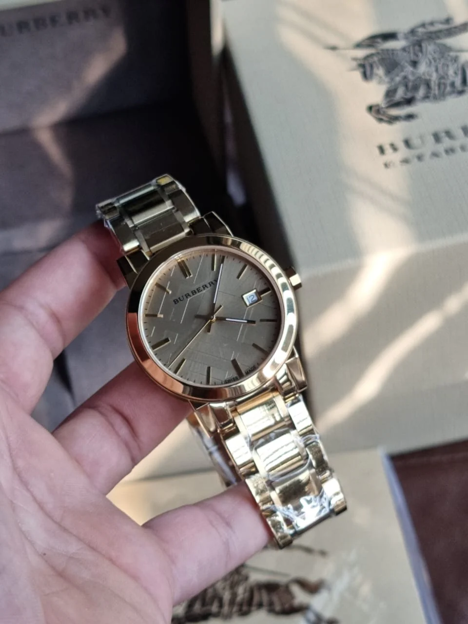 BURBERRY The City Champagne Dial Gold-tone Unisex Watch BU9033 - Image 4