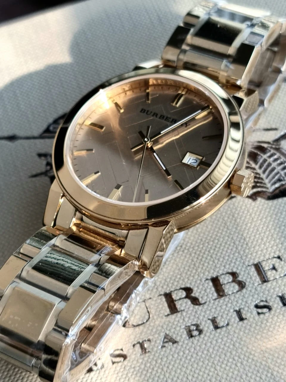 BURBERRY The City Champagne Dial Gold-tone Unisex Watch BU9033 - Image 6