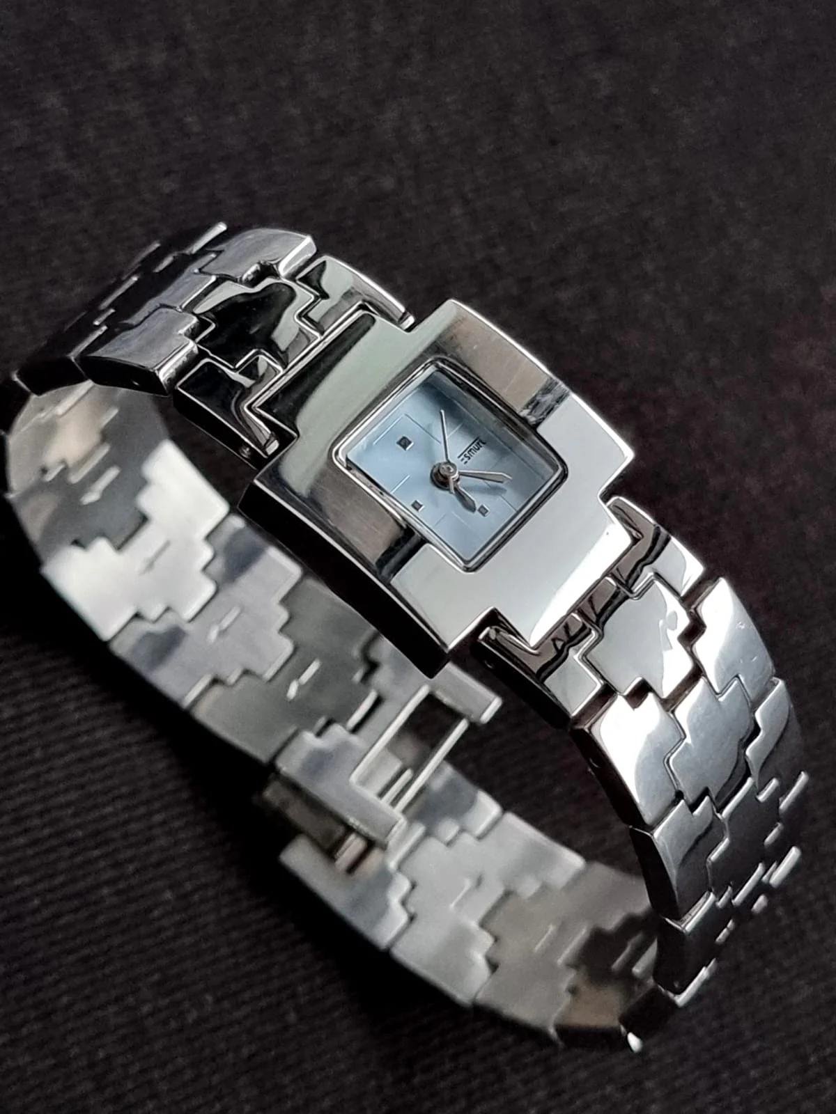 Emsurt Ladies Watch Silver Casing Quartz Watch - Image 4
