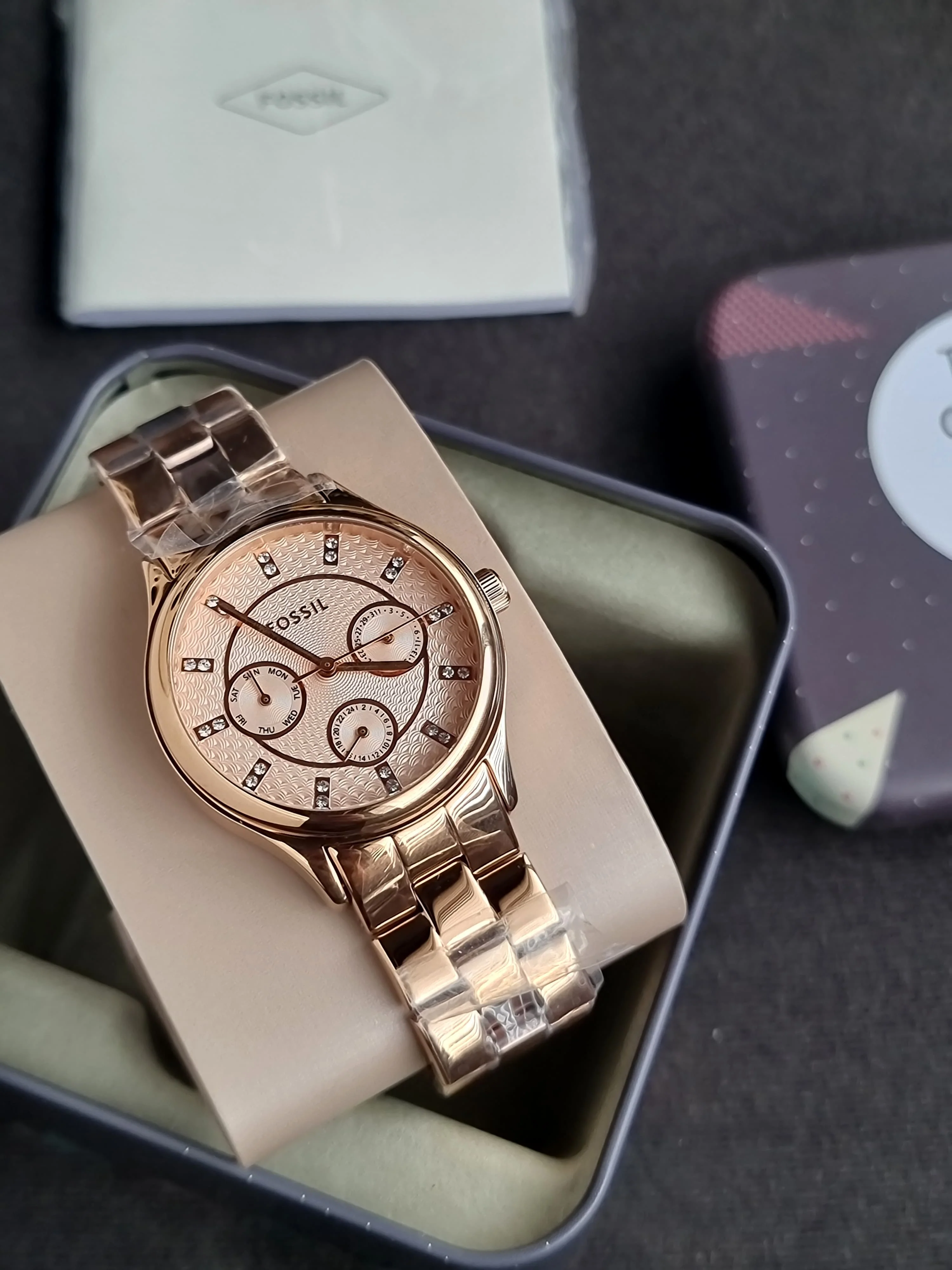 Fossil Bq1561 Womens Watch Rose Gold Casing Rose Gold Dial Quartz Watch - Image 6
