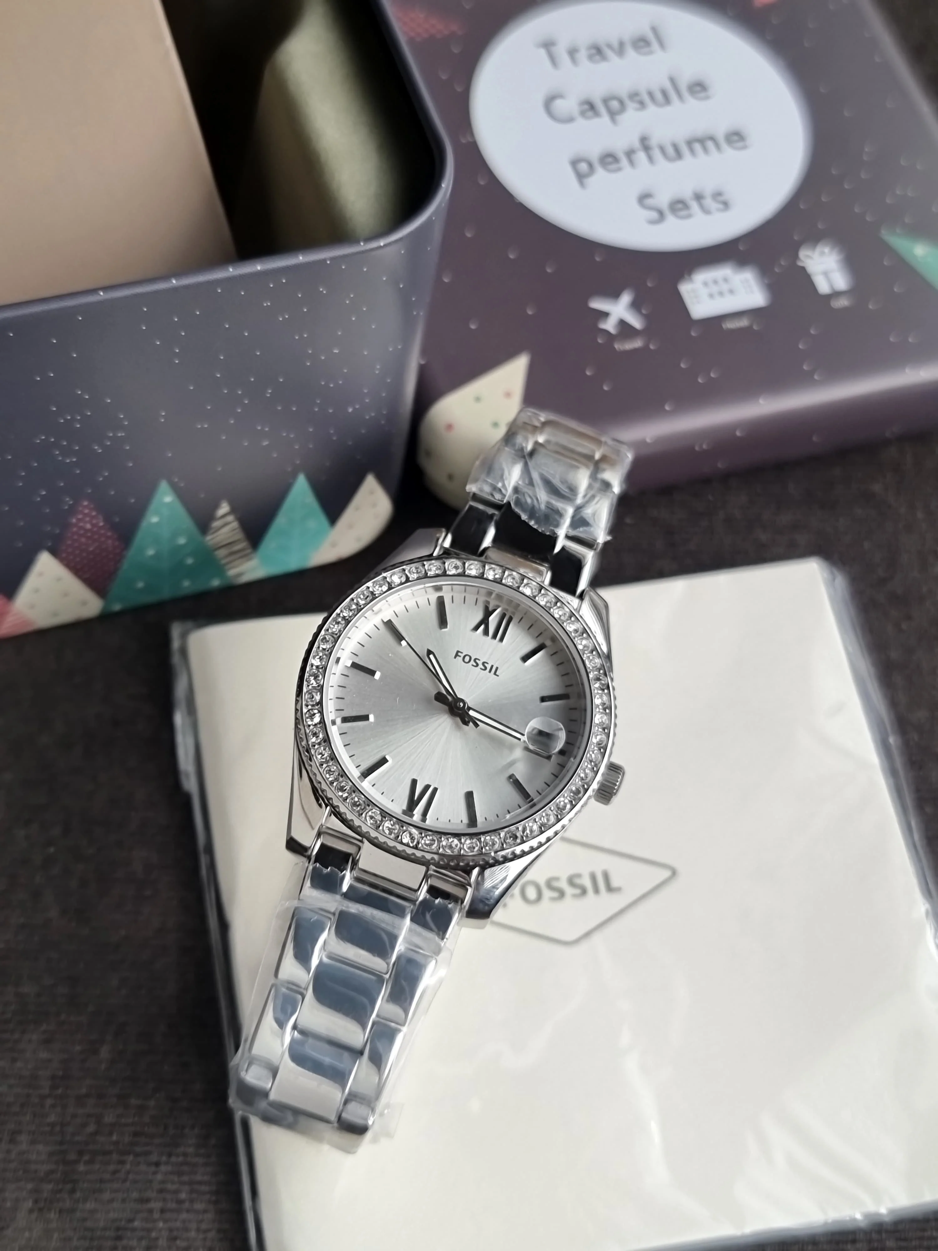 Fossil Women's Scarlette Mini Quartz Stainless Steel Three-Hand Watch, Color: Silver Glitz (Model: ES4317)