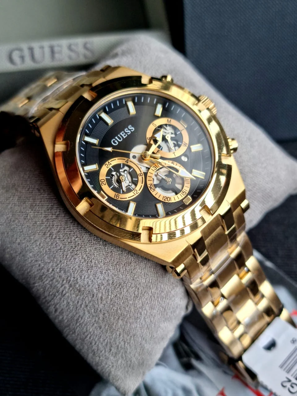 Guess Men’s Quartz Stainless Steel Black Dial 44mm Watch GW0260G2 - Image 4