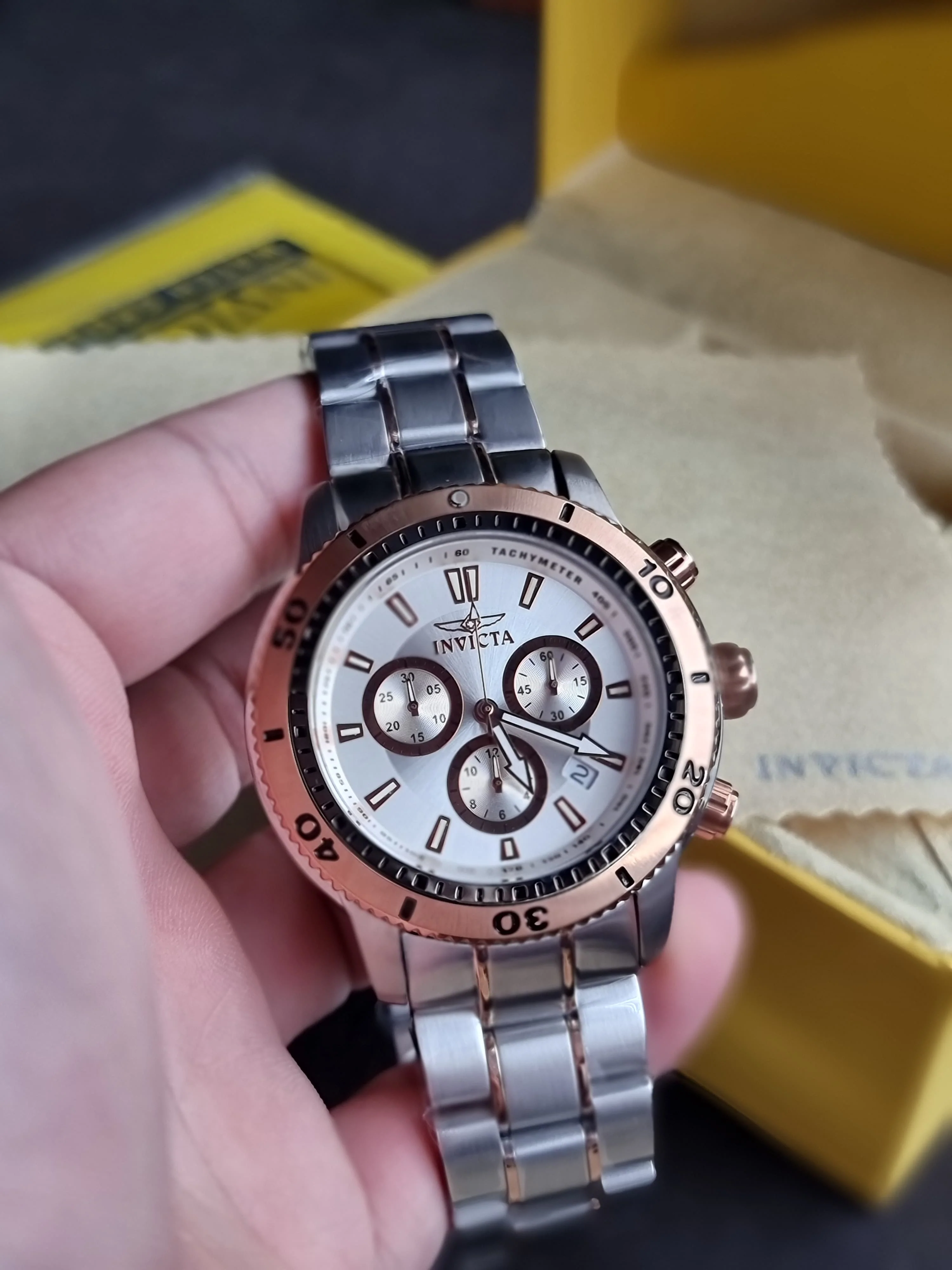 Invicta 1204 Mens Rose Gold Bezel Chronograph Watch - Image 2