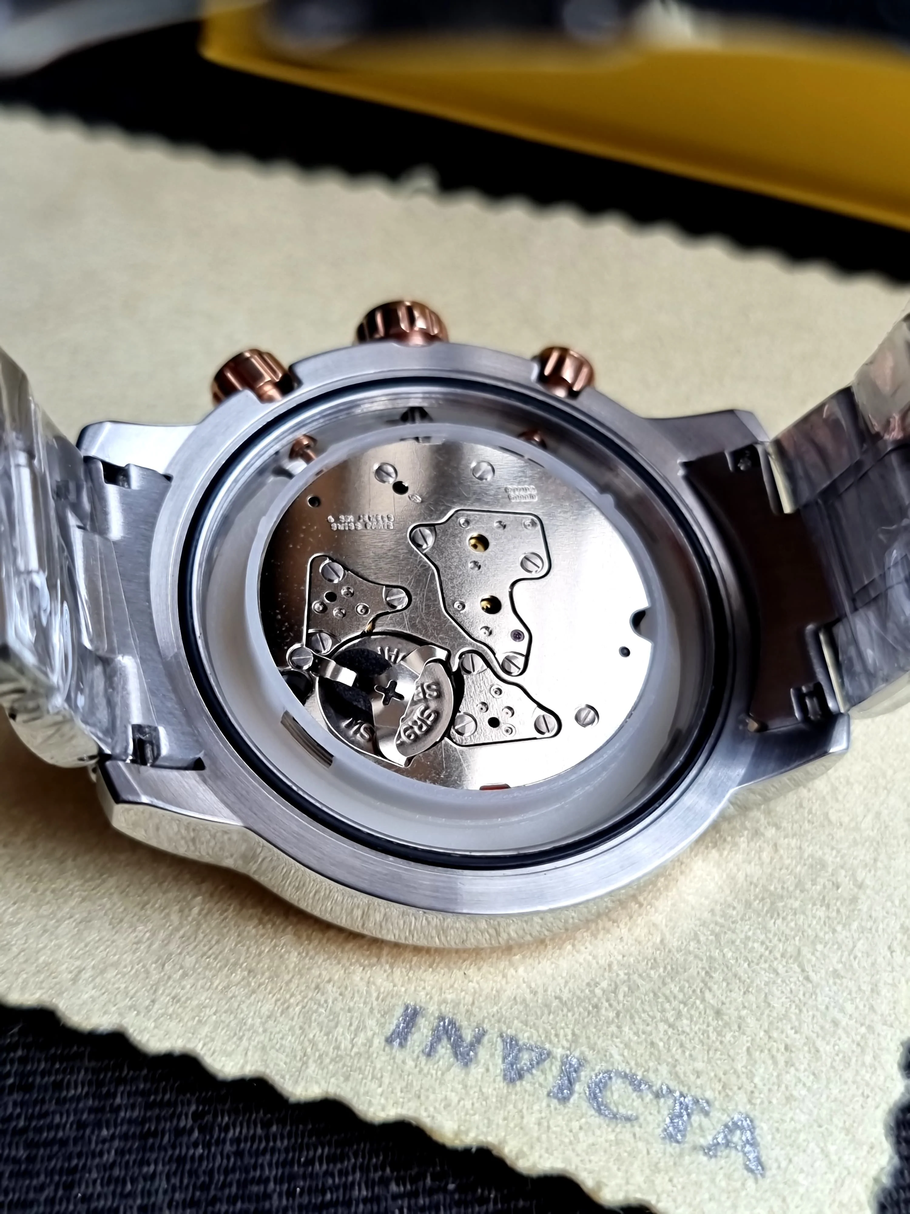 Invicta 1204 Mens Rose Gold Bezel Chronograph Watch - Image 4