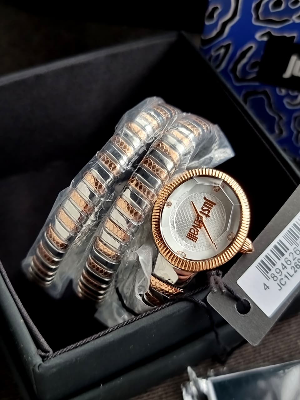JUST CAVALLI JC1L268M0065 WOMEN ANALOG WATCH | GOLD STAINLESS STEEL STRAP | BLACK DIAL | QUARTZ - Image 7