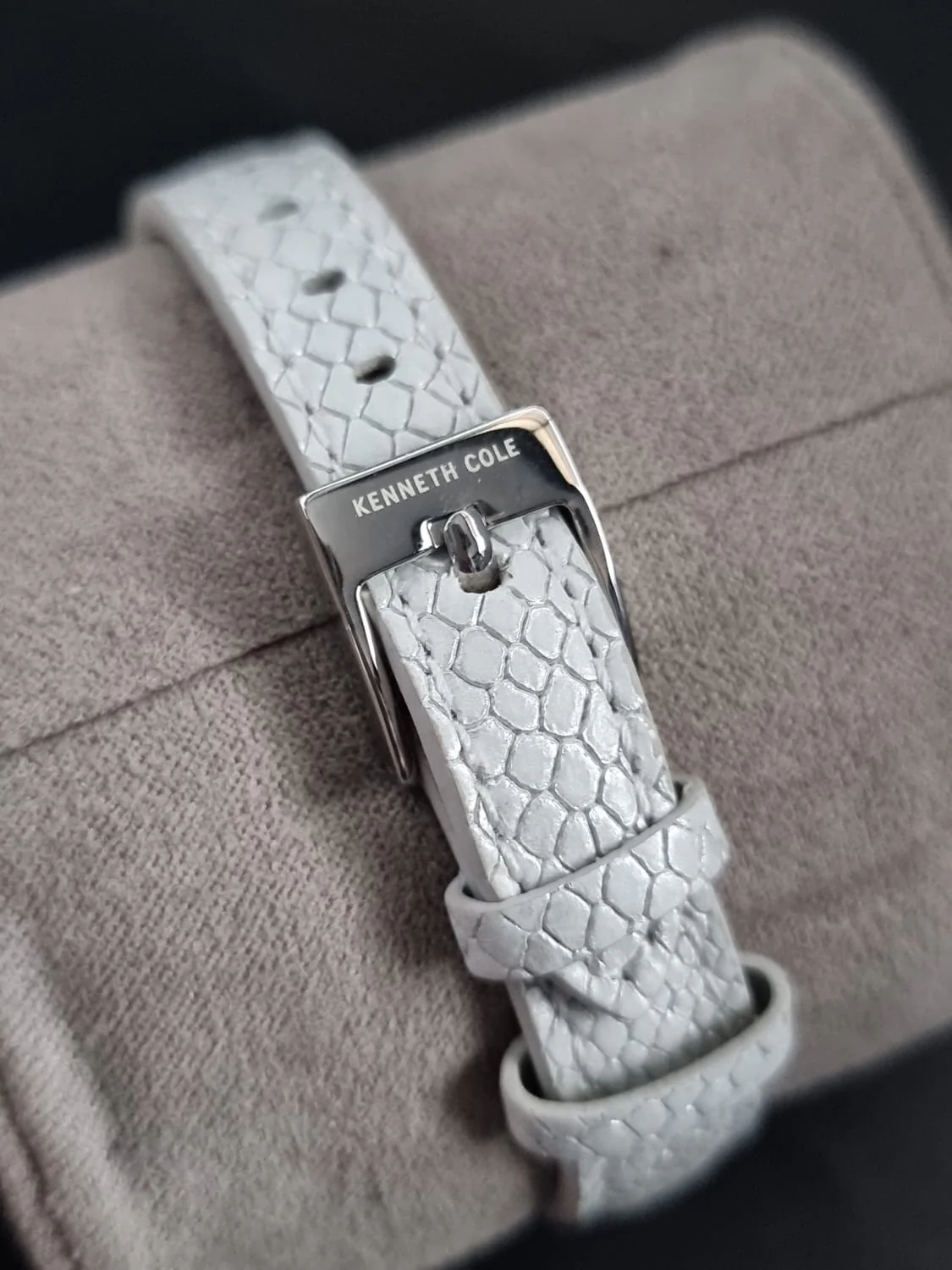 Keneeth Cole Ladies Watch White strap 100xxxxx - Image 4