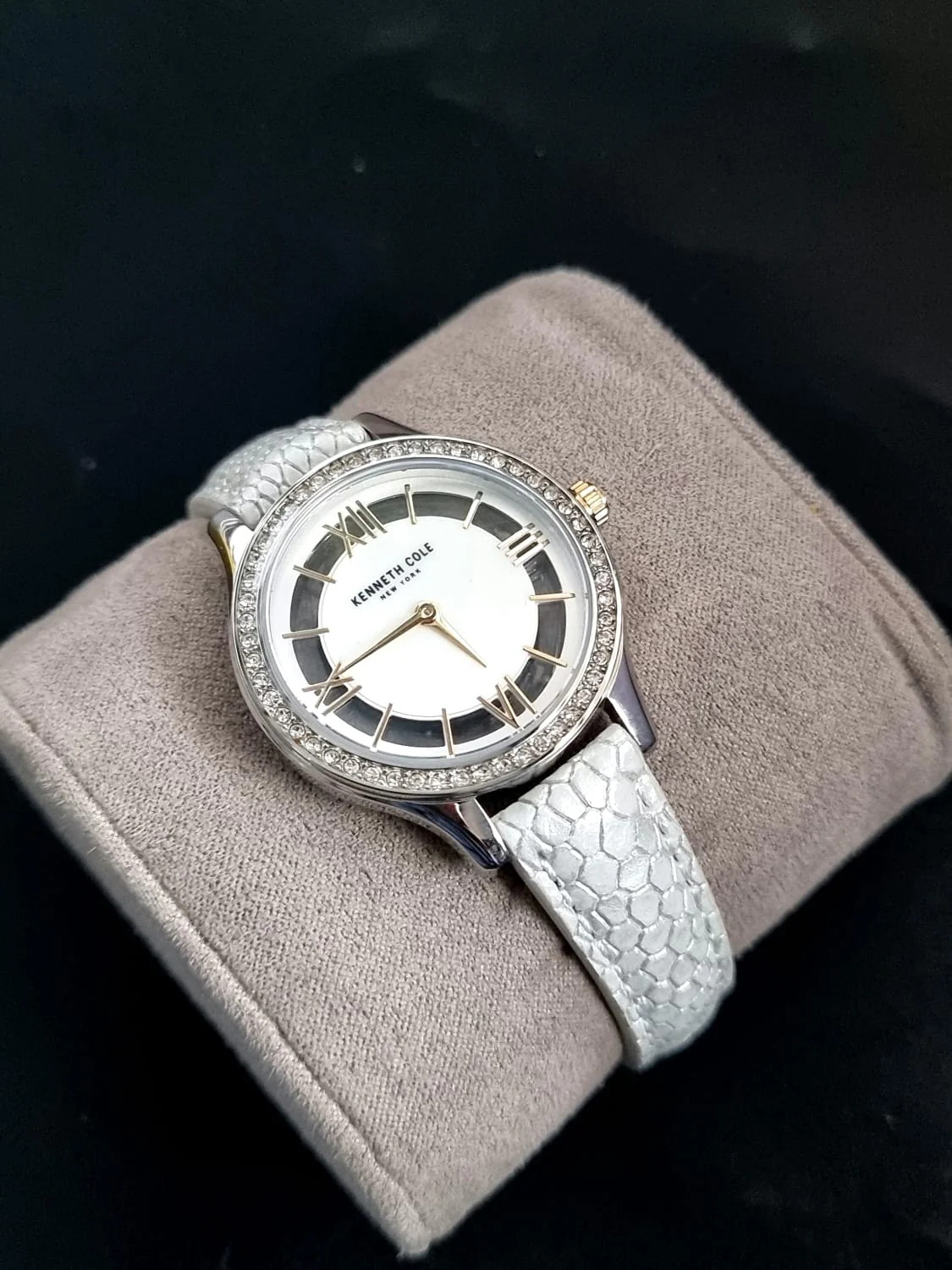 Keneeth Cole Ladies Watch White strap 100xxxxx - Image 5
