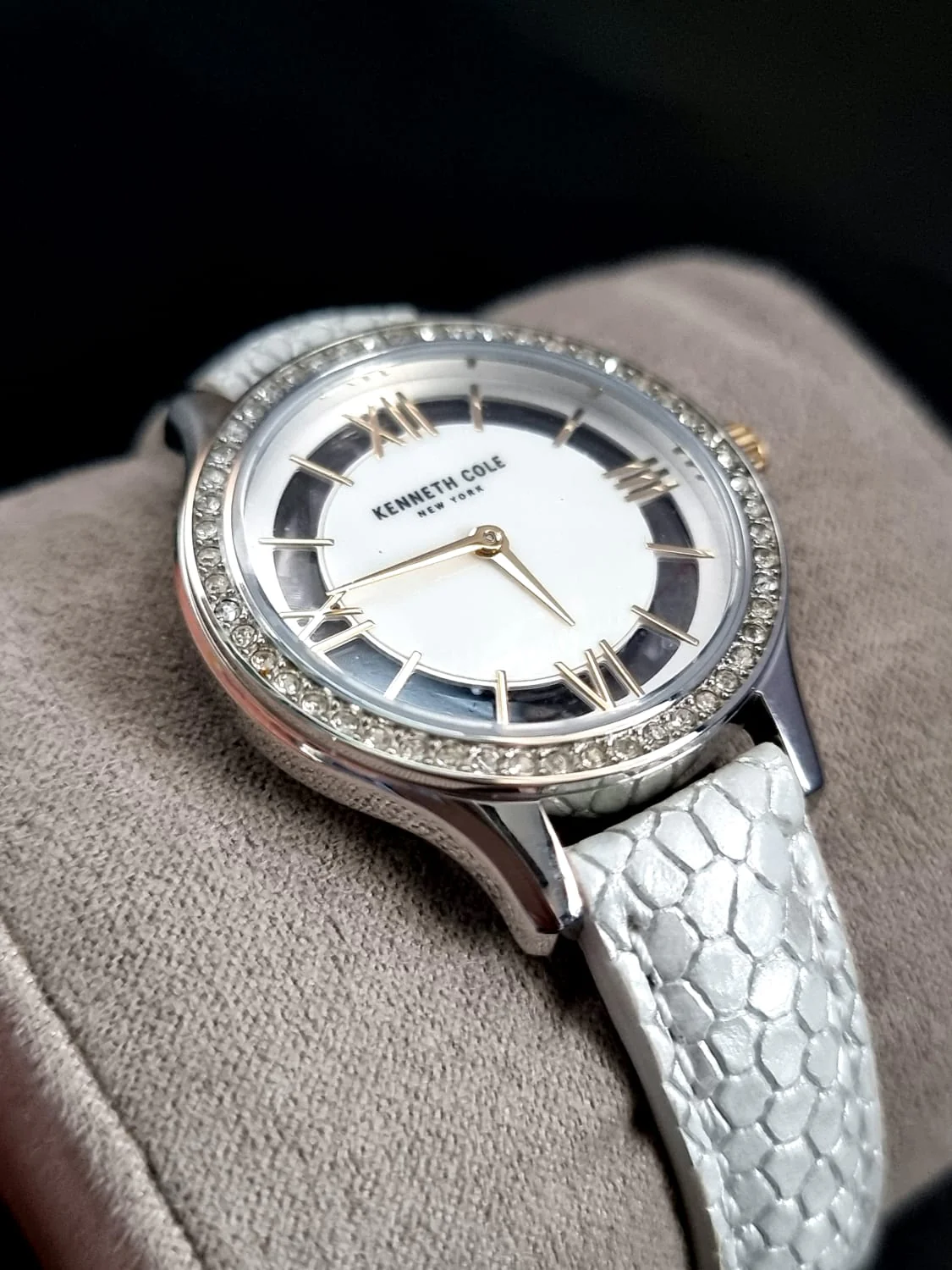 Keneeth Cole Ladies Watch White strap 100xxxxx - Image 6
