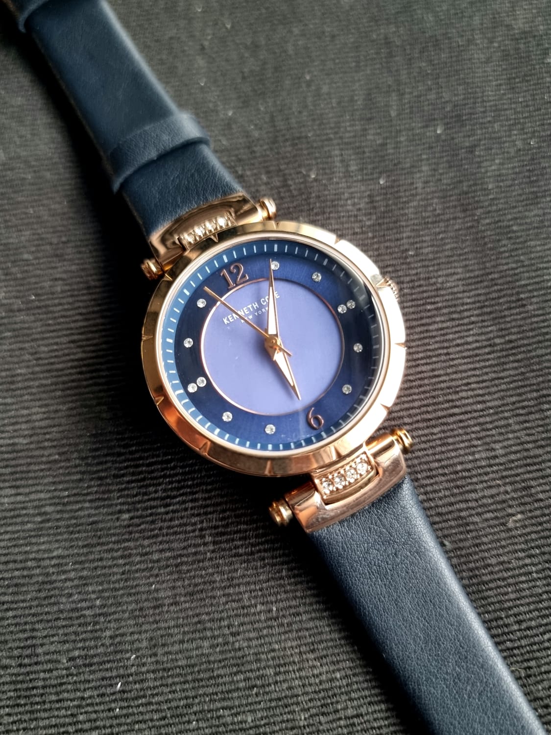 Kenneth Cole Ladies Watch Purple dial - Image 6