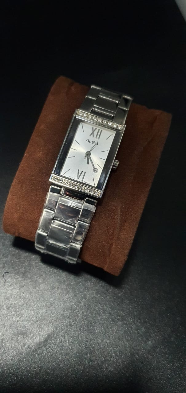 Kenneth Cole Ladies Watch Purple dial - Image 7