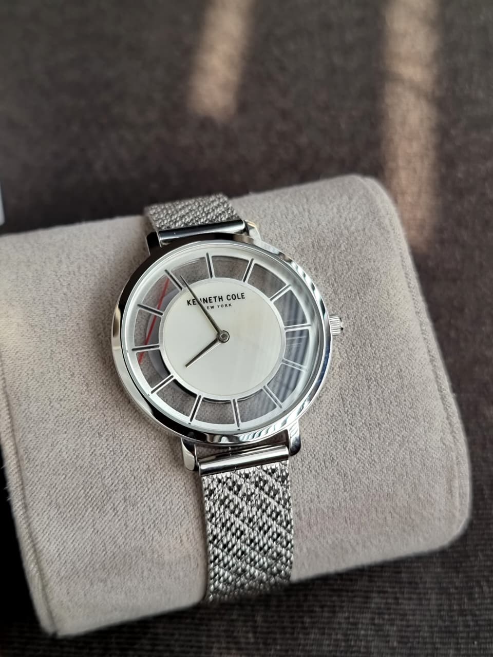 Kenneth Cole Ladies Watch Silver Casing Mesh Chain Quartz Watch - Image 4