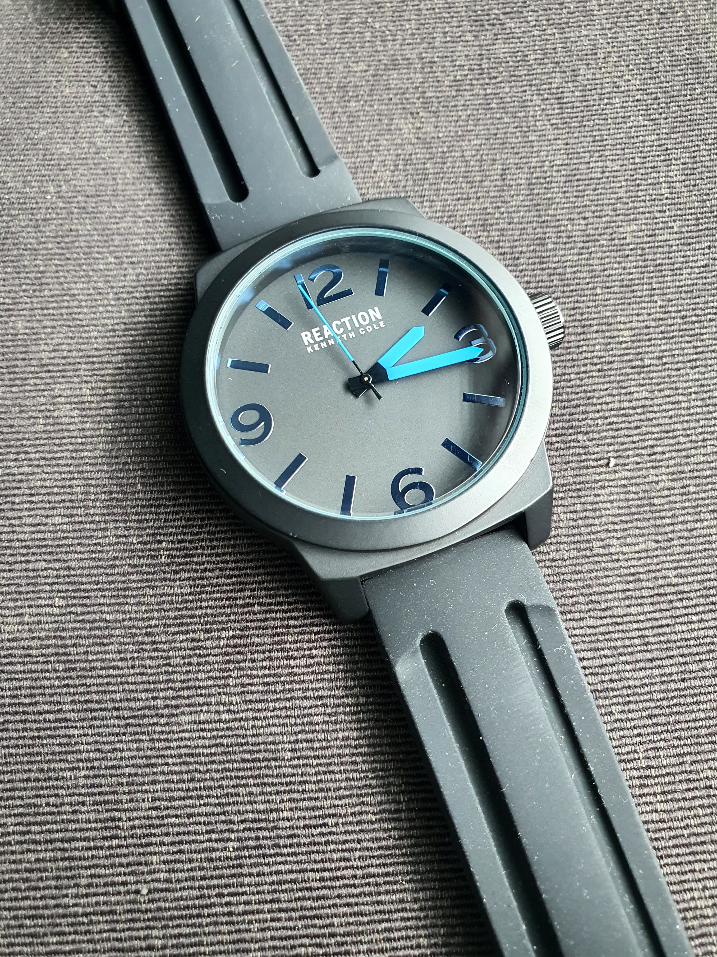 Kenneth Cole Reaction Black Rubber Strap Black Casing Black Dial 48mm Quartz Watch - Image 4