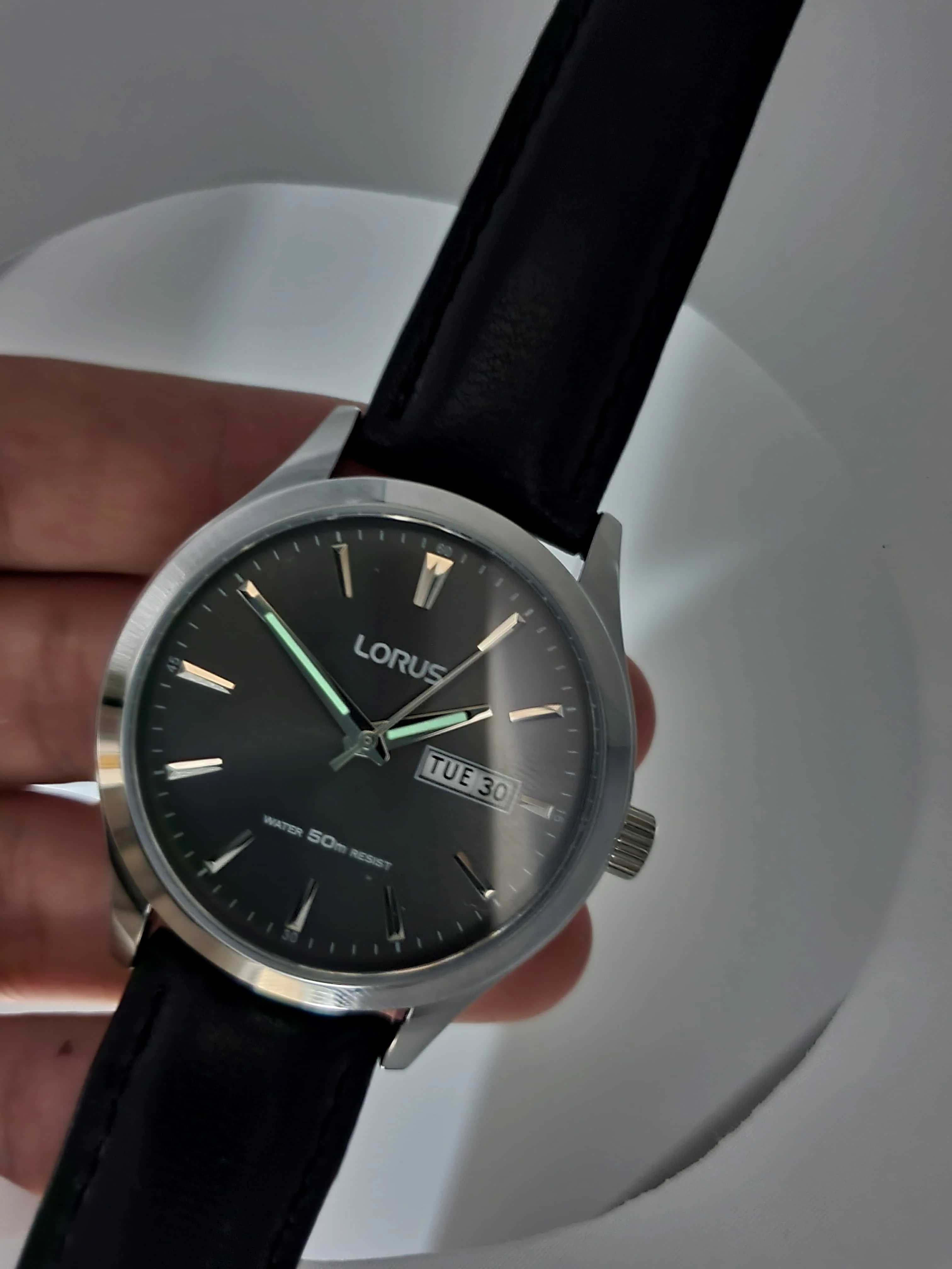 Lorus Sub Brand Of Seiko Gents Watch 40mm Dial Quartz Watch (8/10 Condition) - Image 2