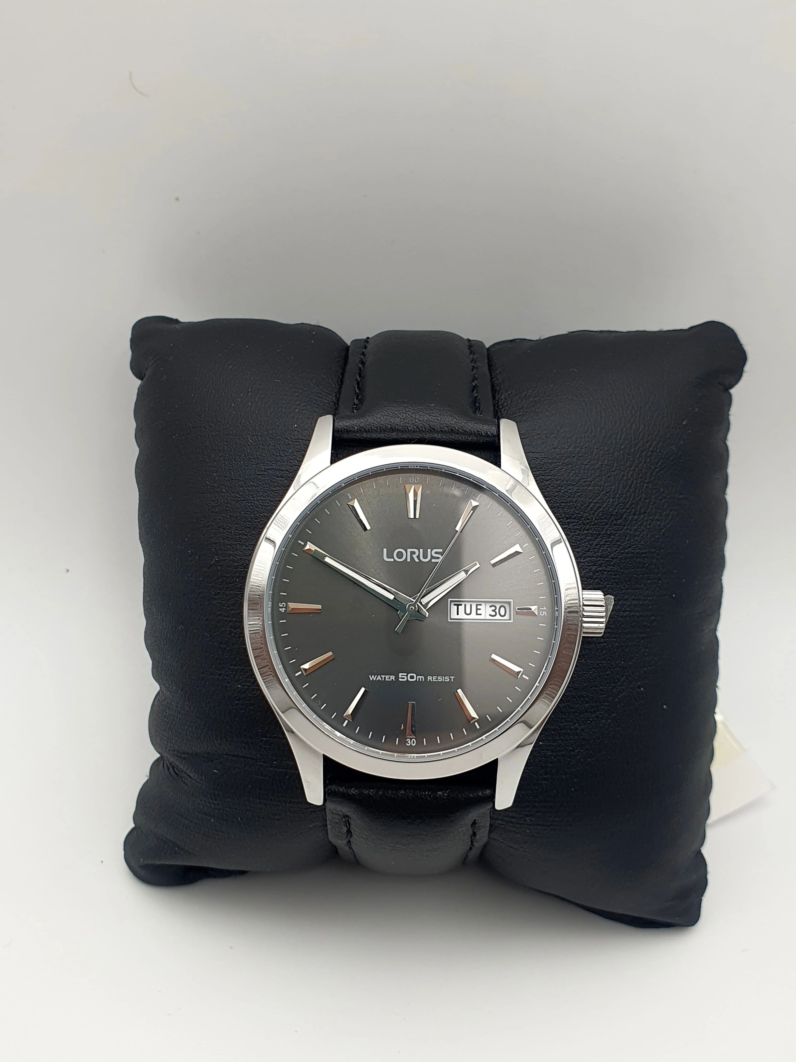 Lorus Sub Brand Of Seiko Gents Watch 40mm Dial Quartz Watch (8/10 Condition) - Image 3