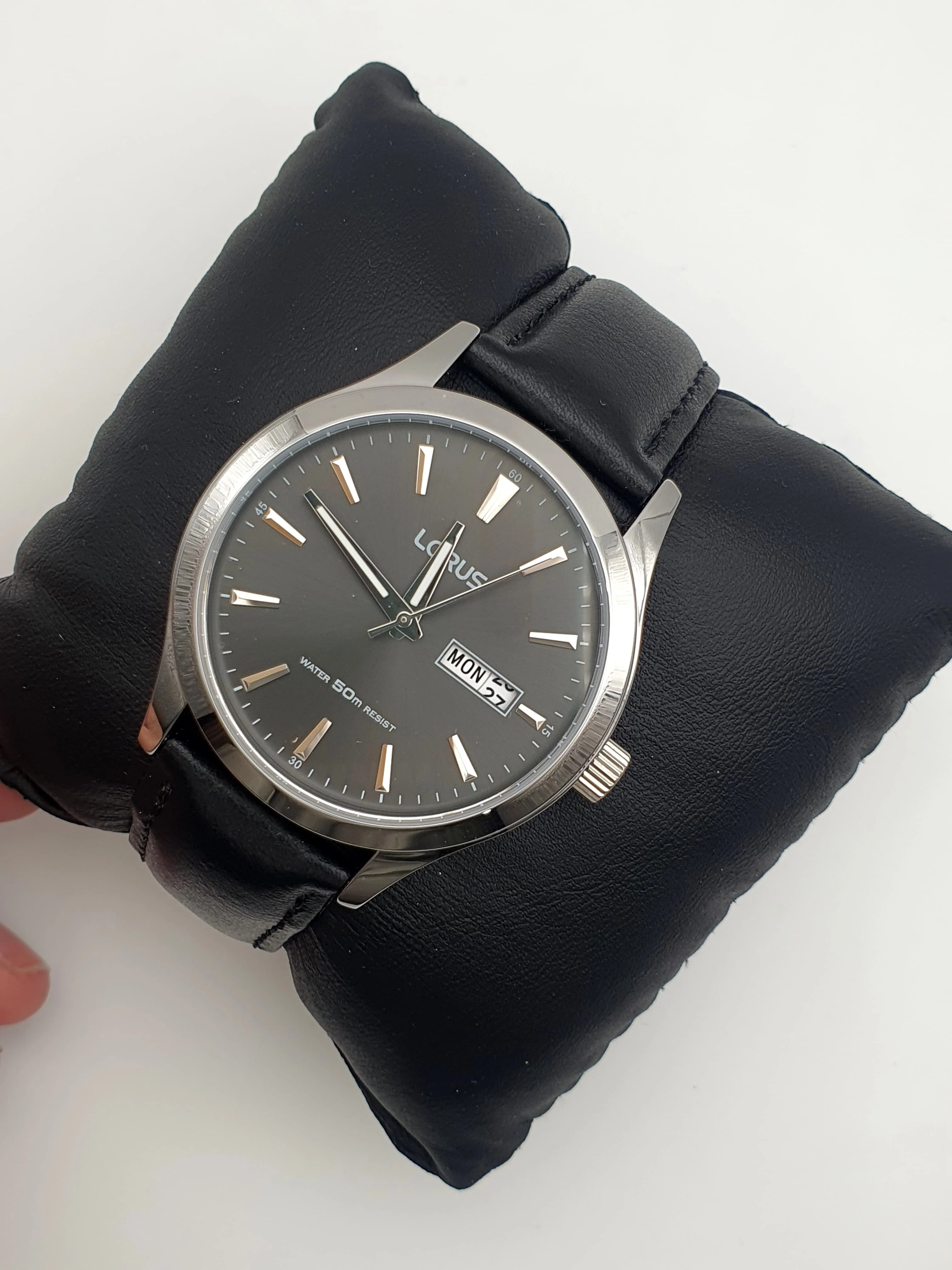 Lorus Sub Brand Of Seiko Gents Watch 40mm Dial Quartz Watch (8/10 Condition) - Image 7