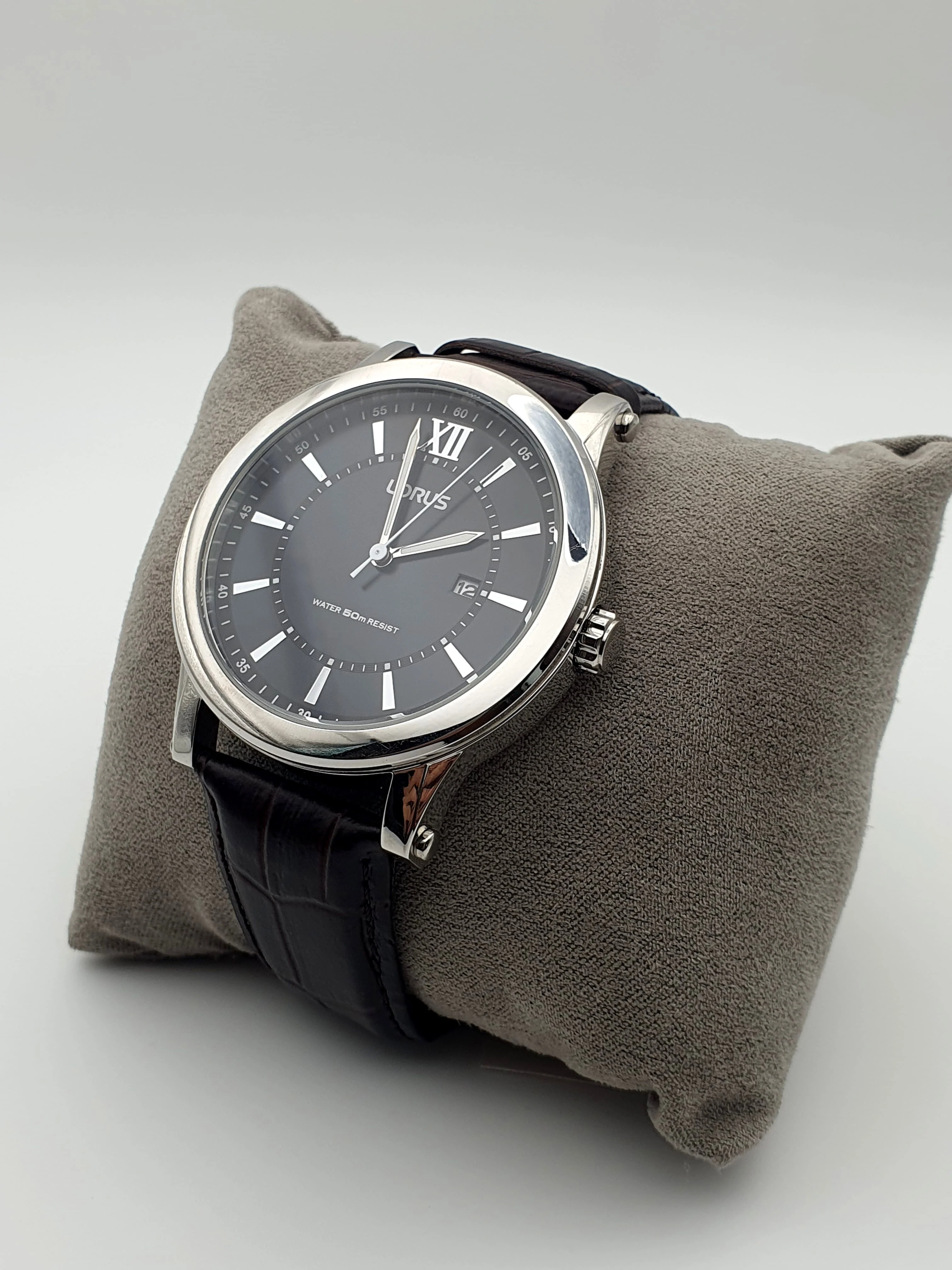 Lorus Sub Brand Of Seiko Gents Watch 44mm Dial Quartz Watch (8/10 Condition) - Image 2