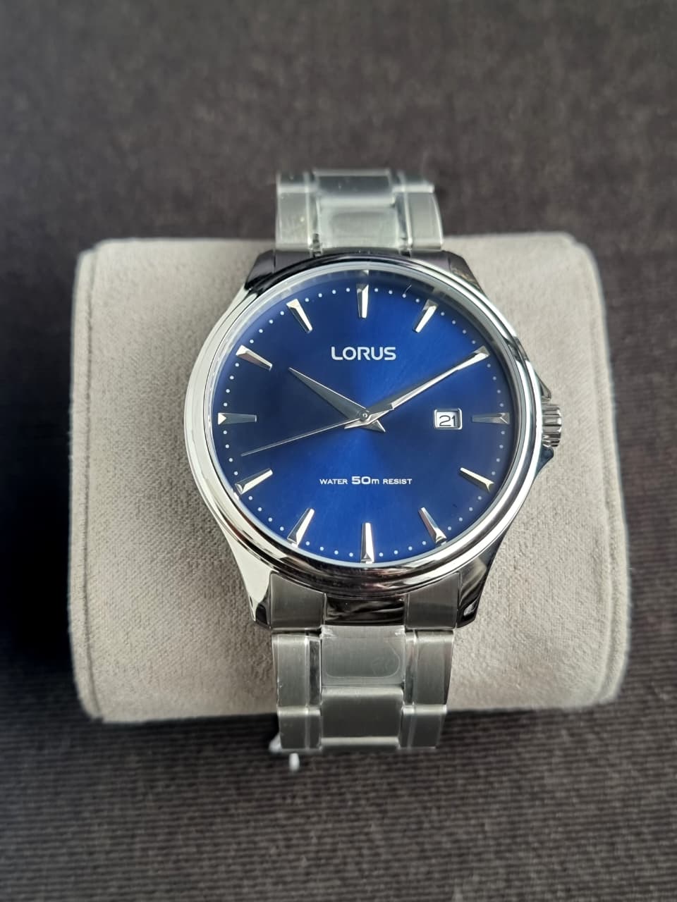 Lorus Sub Brand Of Seiko Gents Watch Silver Casing Blue Dial Quartz Watch - Image 3