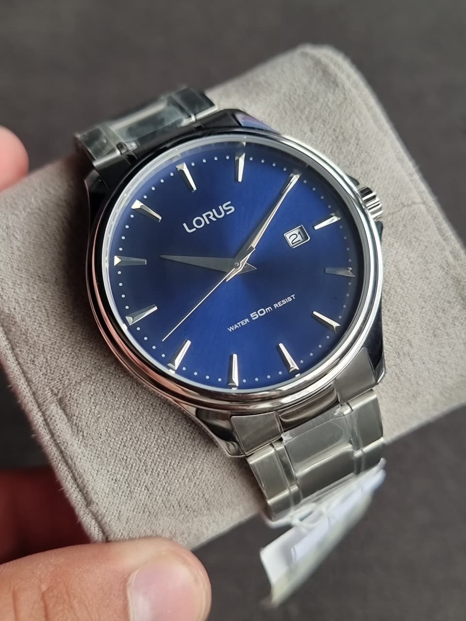Lorus Sub Brand Of Seiko Gents Watch Silver Casing Blue Dial Quartz Watch - Image 5