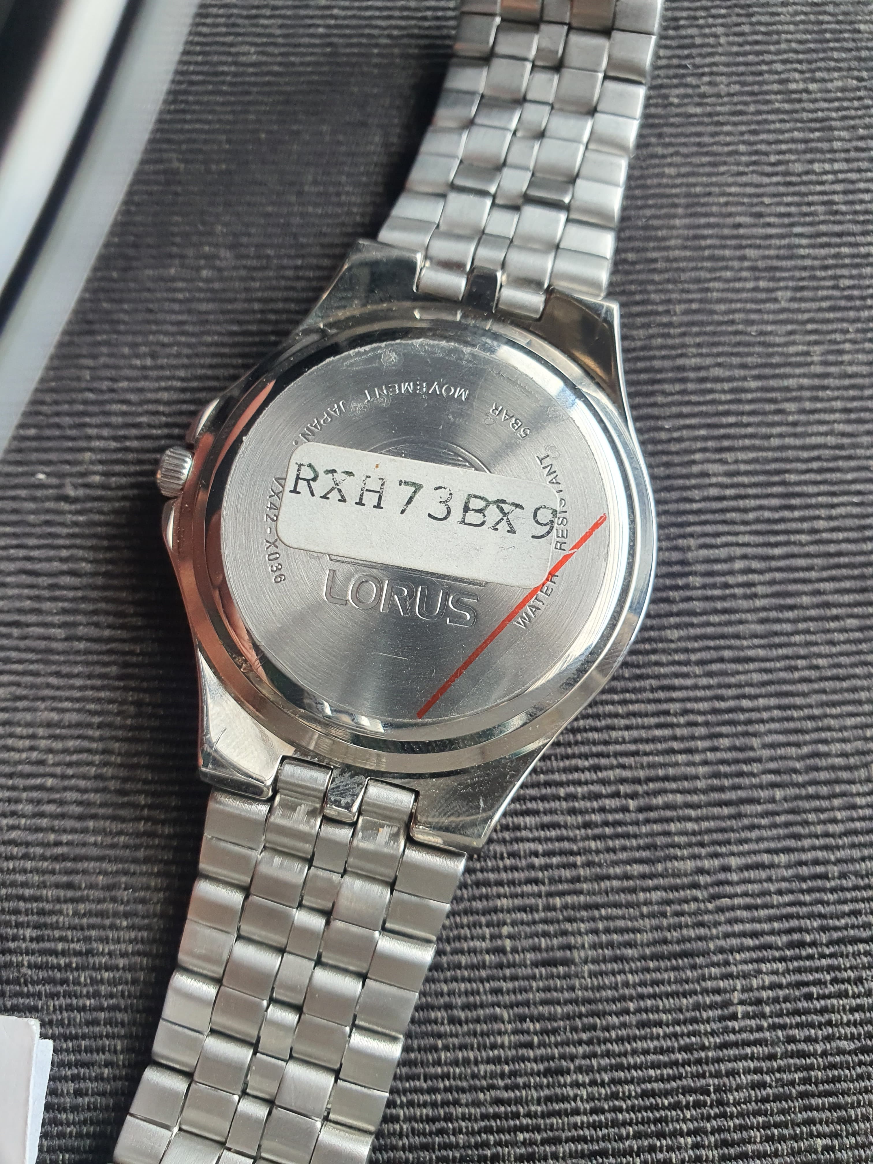 Lorus Sub Brand Of Seiko Gents Watch Silver Chain Black Dial Quartz Watch - Image 3