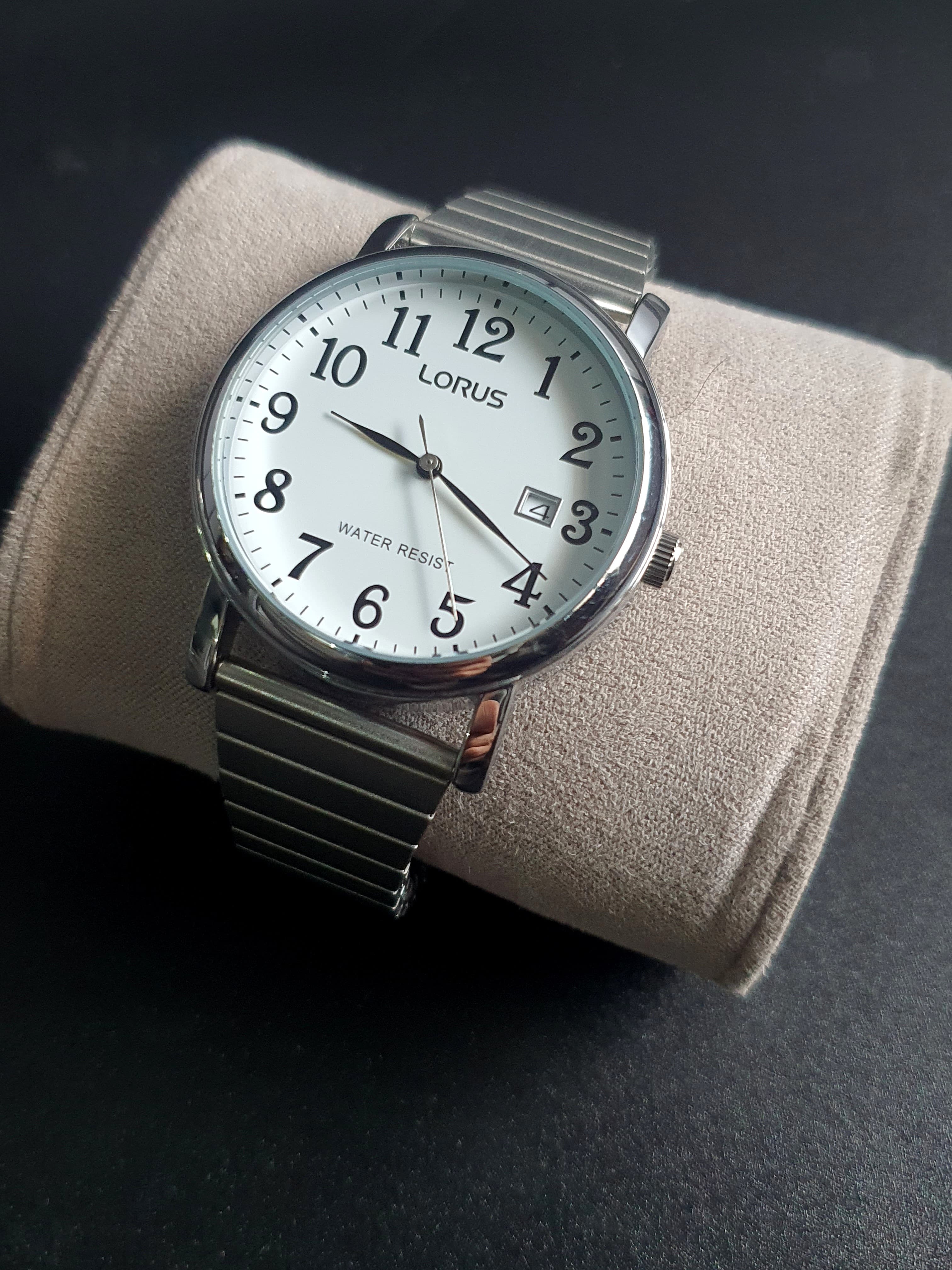 Lorus Sub brand Of Seiko Gents Watch Strechable Chain Quartz Watch - Image 2