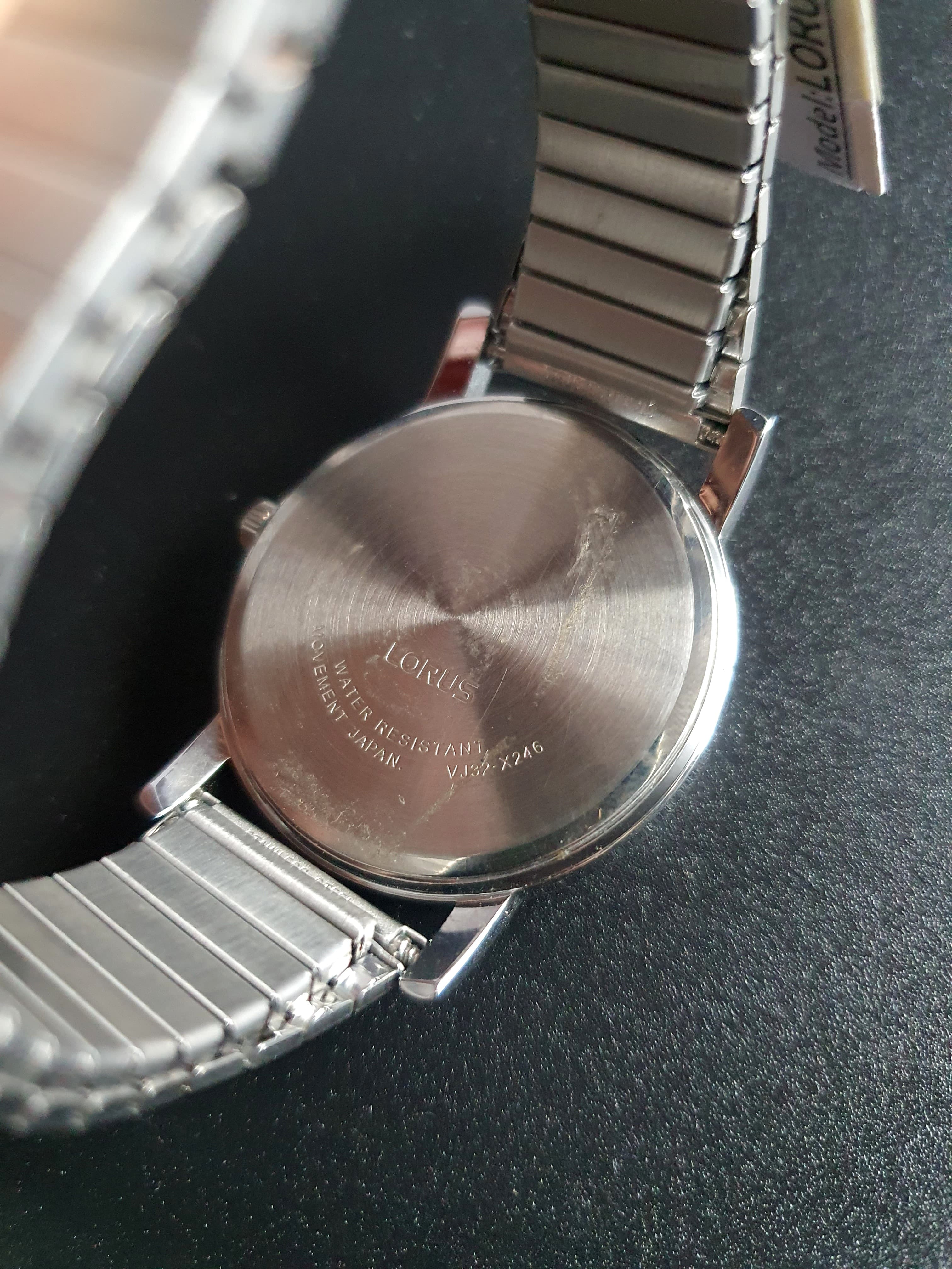 Lorus Sub brand Of Seiko Gents Watch Strechable Chain Quartz Watch - Image 4