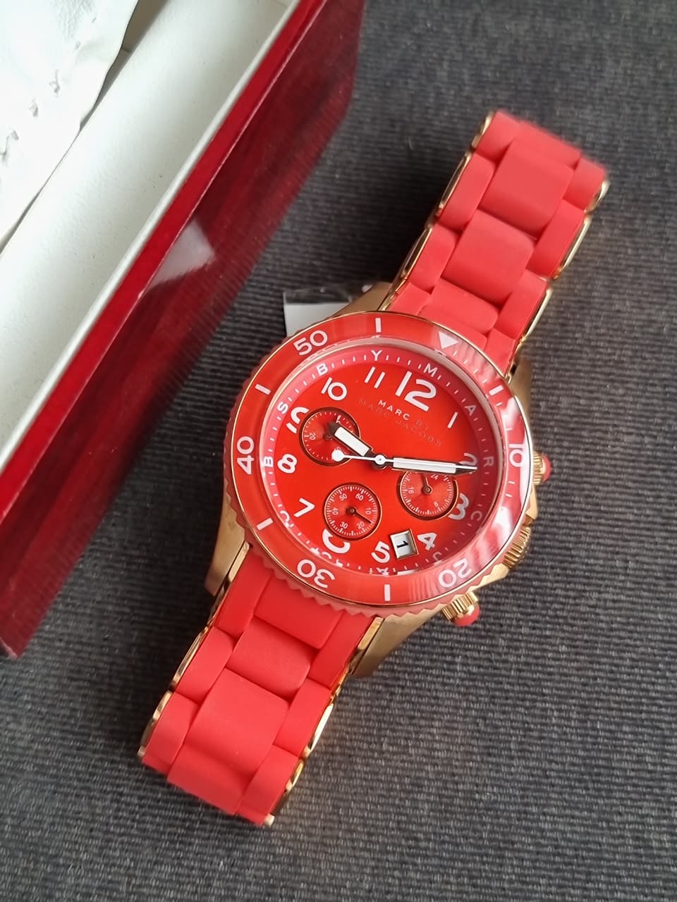 Marc by Marc Jacobs Women’s Quartz Silicone & Stainless Steel Chain Red Dial 40mm Watch MBM2577 - Image 3