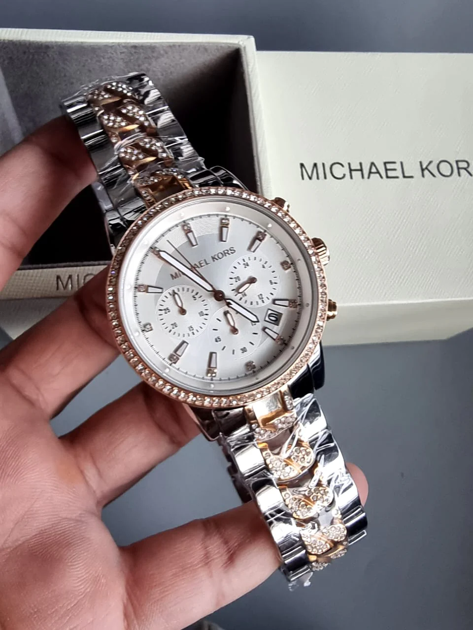 Michael Kors Women's Ritz Quartz Watch with Stainless Steel Strap, Two-Tone, 20 (Model: MK6938) - Image 4