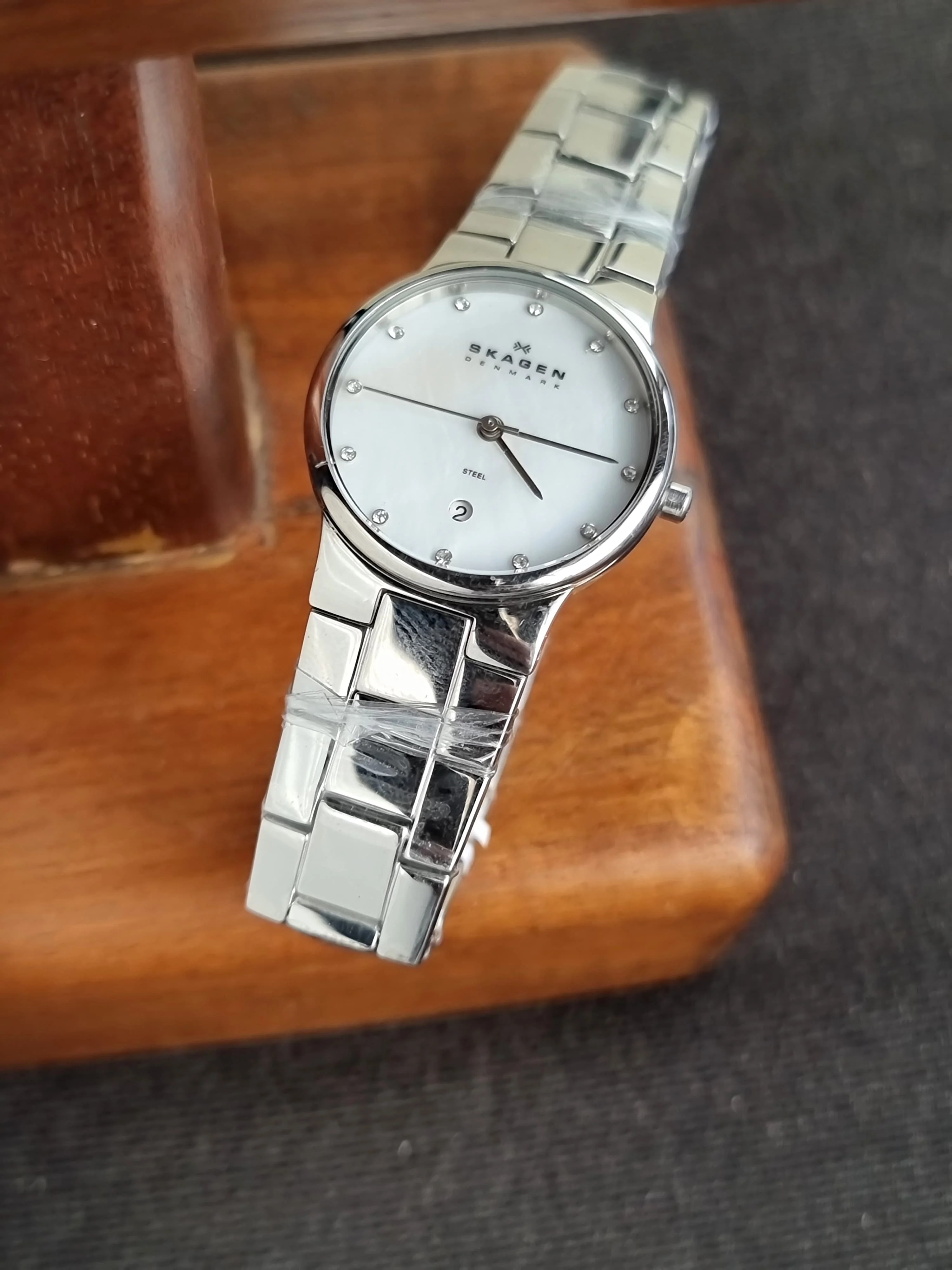 Skagen 455SSX Ladies Watch 28mm Dial Size Quartz Watch - Image 3