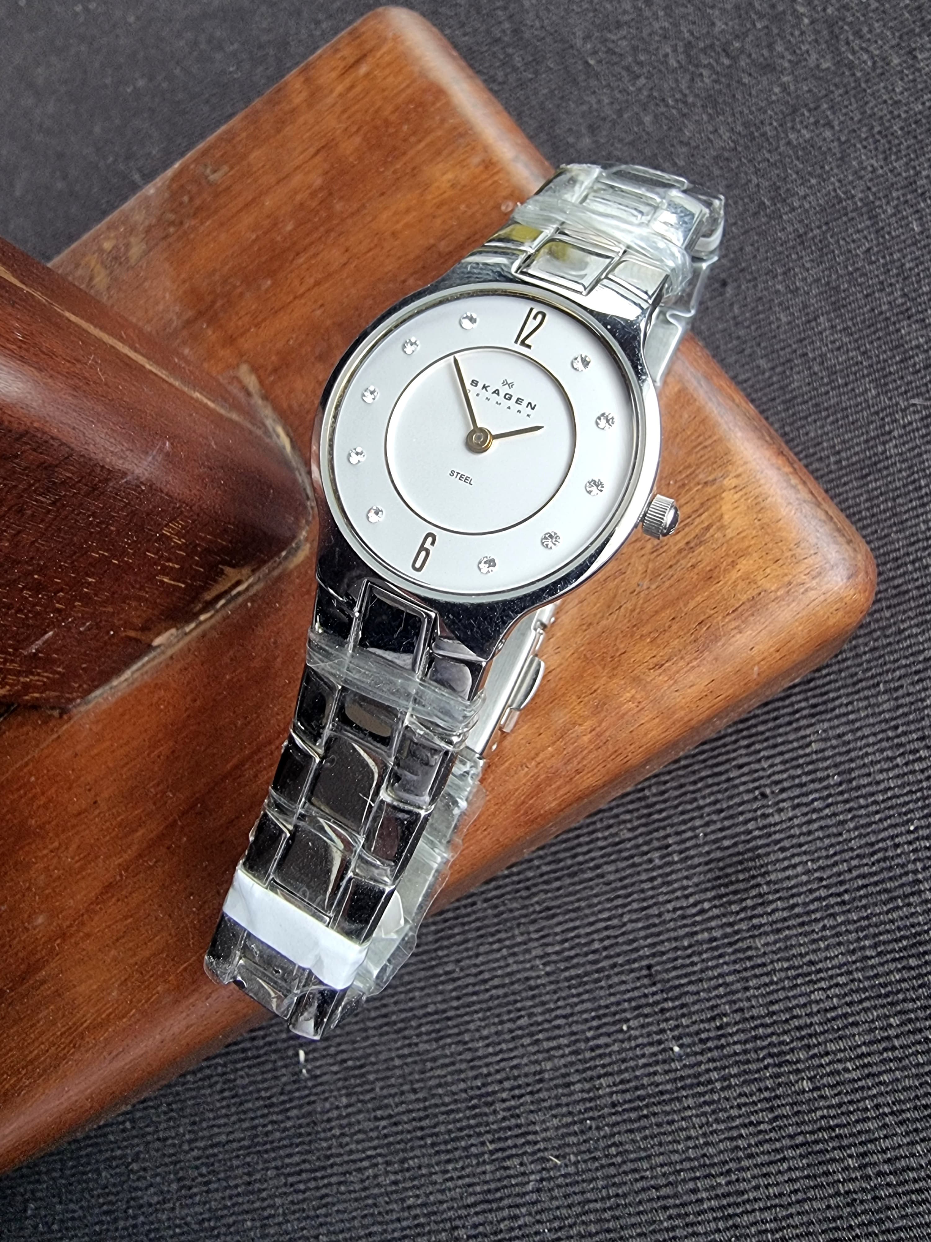 Skagen Women's 572SSGX Denmark Silver Tone Crystal Accent Watch - Image 3