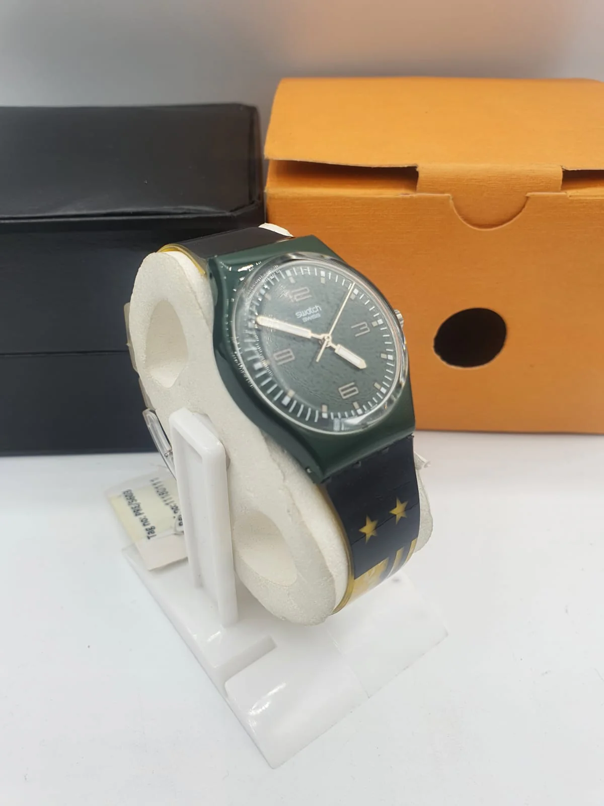 Swatch Geeen Dial Ladies watch - Image 2