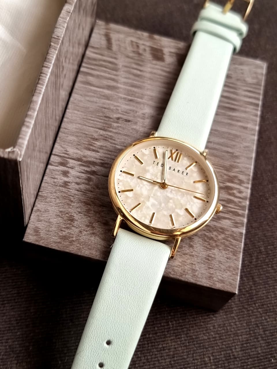 Ted baker Golden Casing 37mm Dial Quartz Watch - Image 5