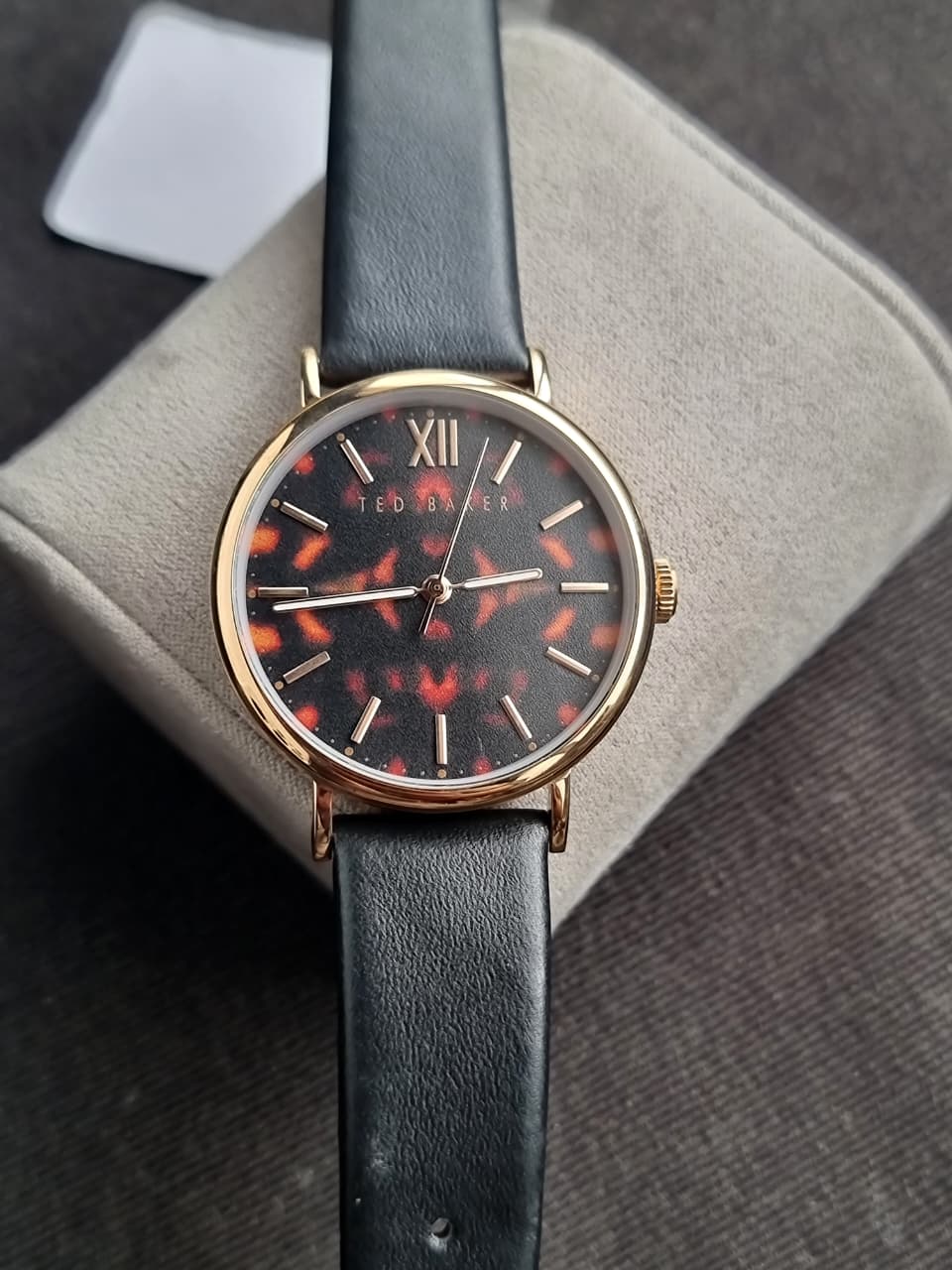 Ted baker Ladies Watch golden casing Quartz Watch - Image 4