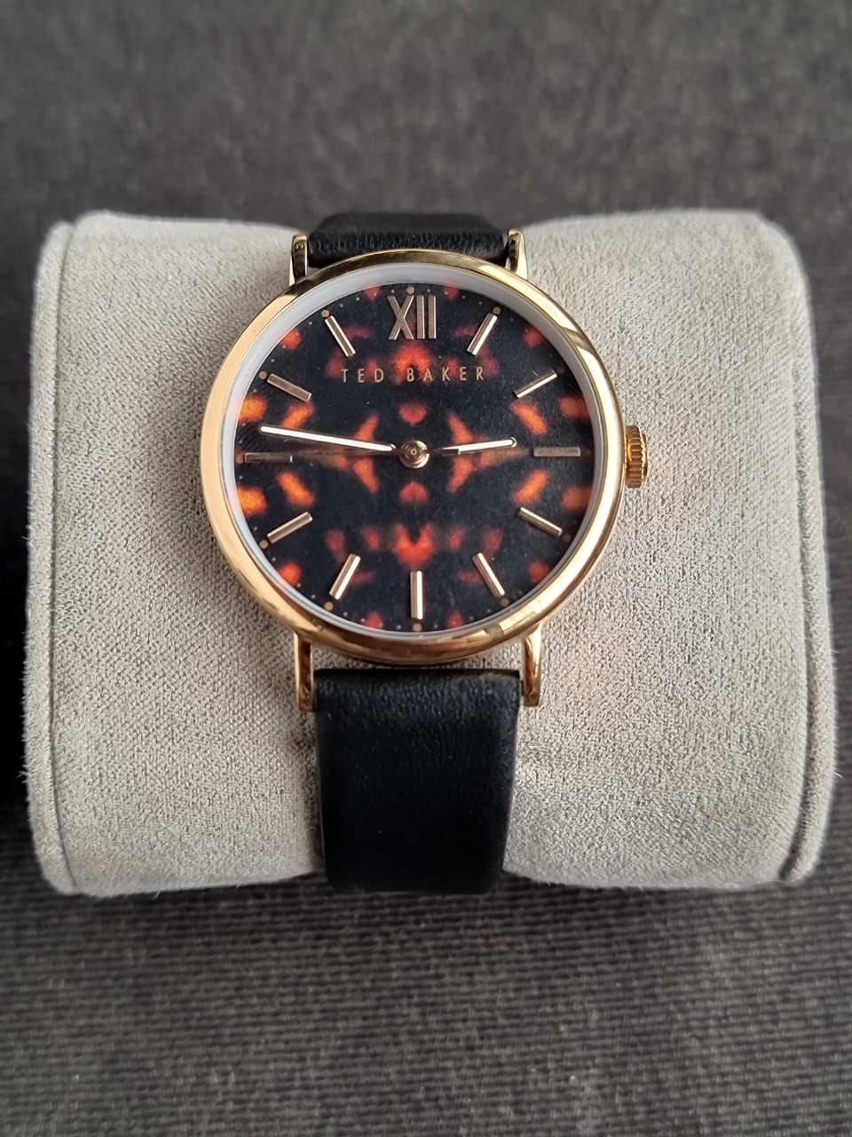 Ted baker Ladies Watch golden casing Quartz Watch - Image 5