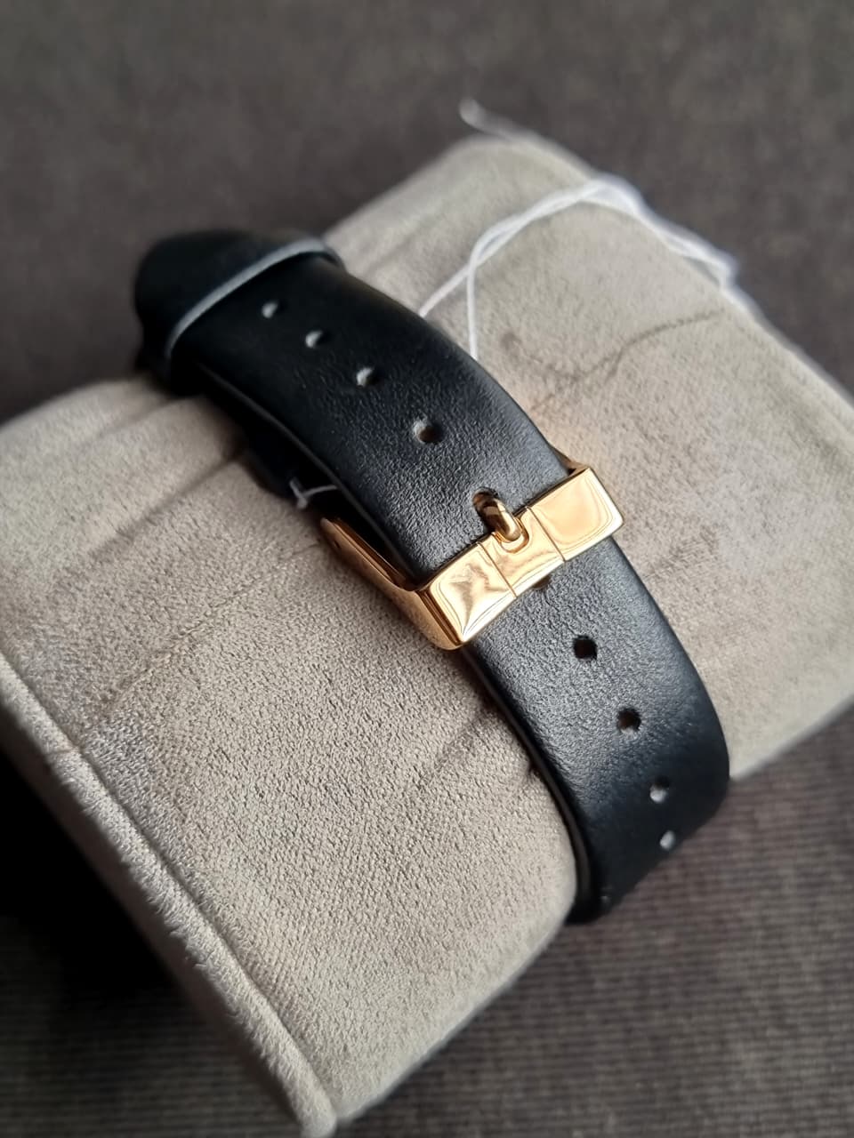 Ted baker Ladies Watch golden casing Quartz Watch - Image 6