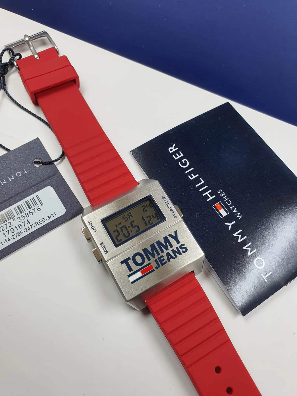 Tommy Hilfiger Men’s Digital Silicone Strap Silver Dial 32mm Watch 1791674 - Image 2