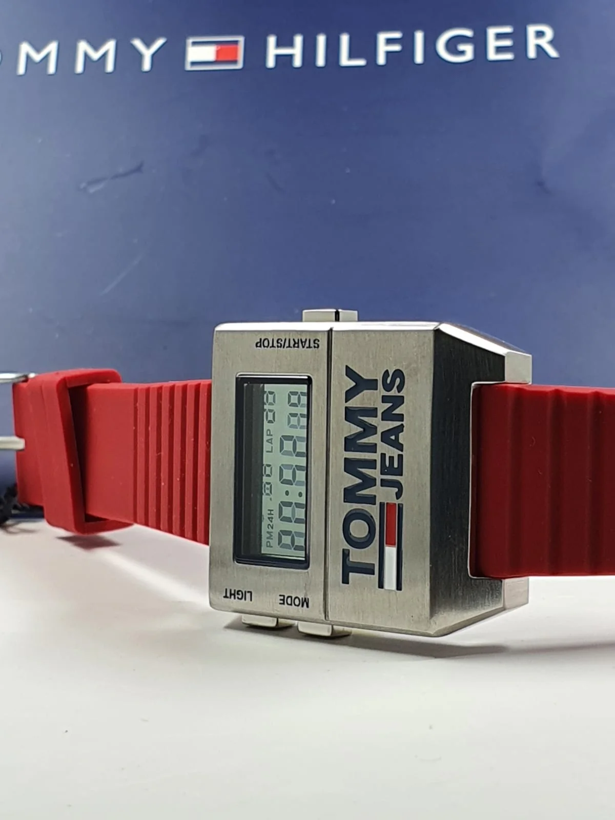 Tommy Hilfiger Men’s Digital Silicone Strap Silver Dial 32mm Watch 1791674 - Image 3