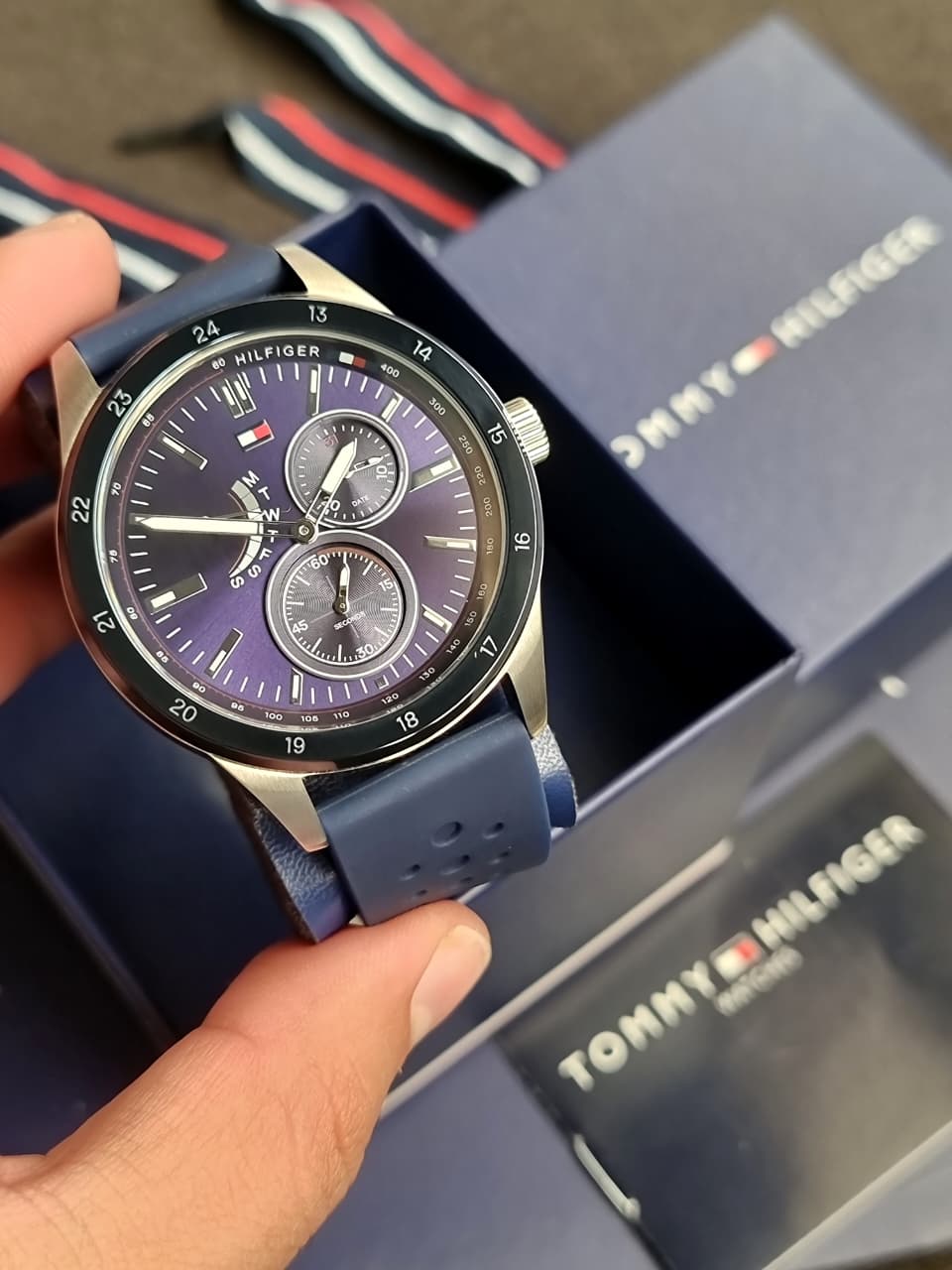 Tommy Hilfiger Men’s Quartz Blue Silicone Strap Blue Dial 44mm Watch 1791635 - Image 5