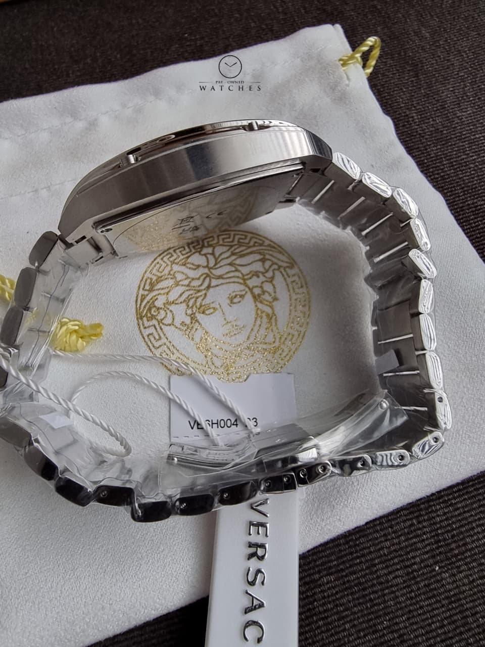 Versace Men’s Quartz Swiss Made Silver Stainless Steel Blue Dial 42mm Watch VE6H00423 - Image 8
