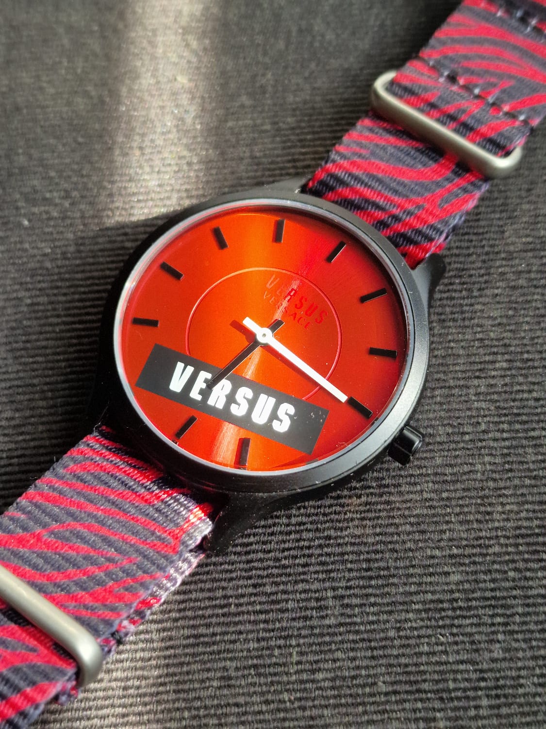 Versus Versace Red Dial 40mm Watch - Image 4